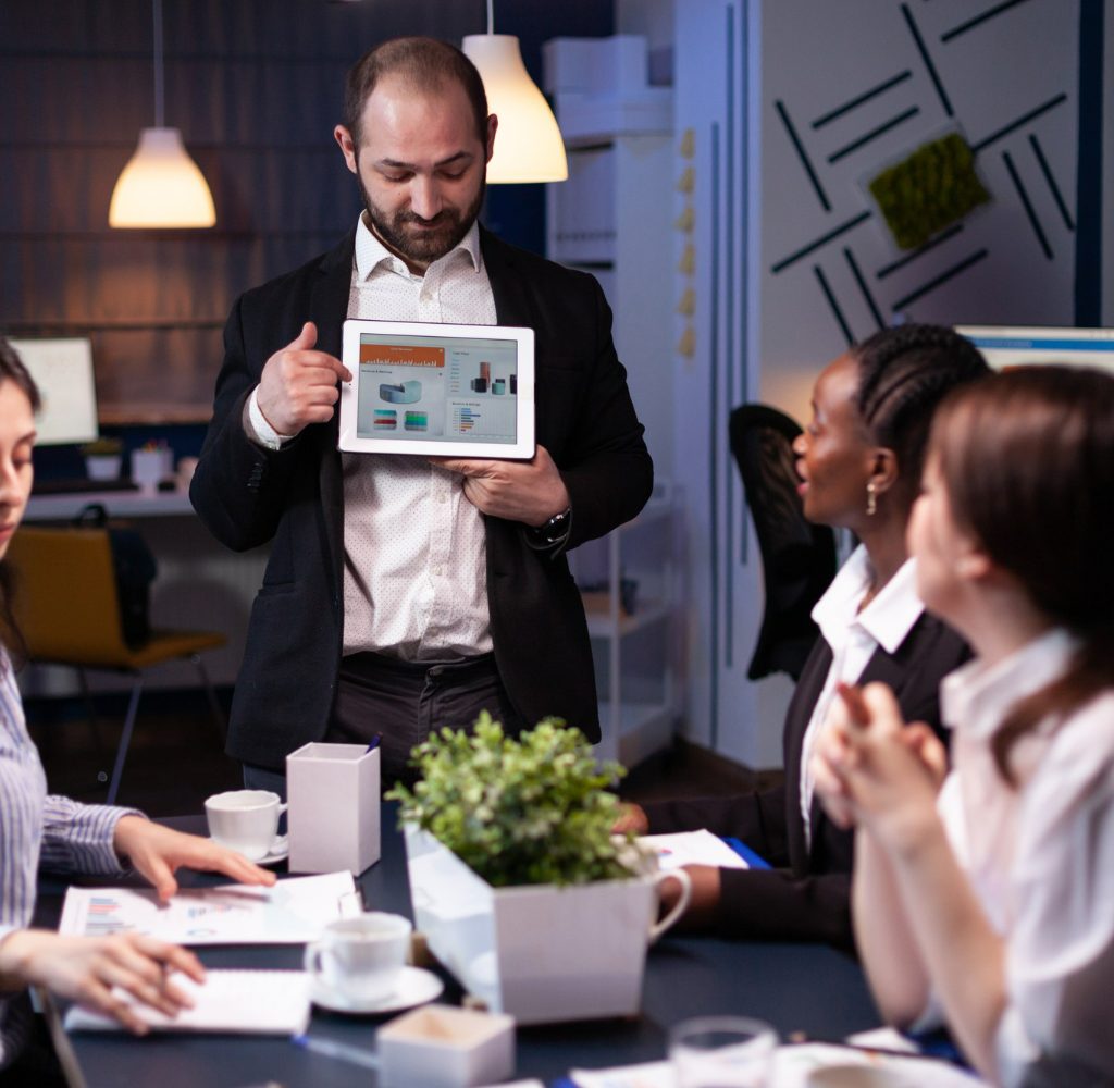 "Consultoria e Assessoria em Marketing Digital com foco em Inteligência Artificial para acelerar a Transformação Digital de empresas. A Cake Comunicação Digital proporciona sucesso na geração e gestão de novas demandas comerciais, integrando canais de vendas tradicionais e digitais e promovendo uma conexão estratégica com o cliente ao longo de sua jornada de compra."